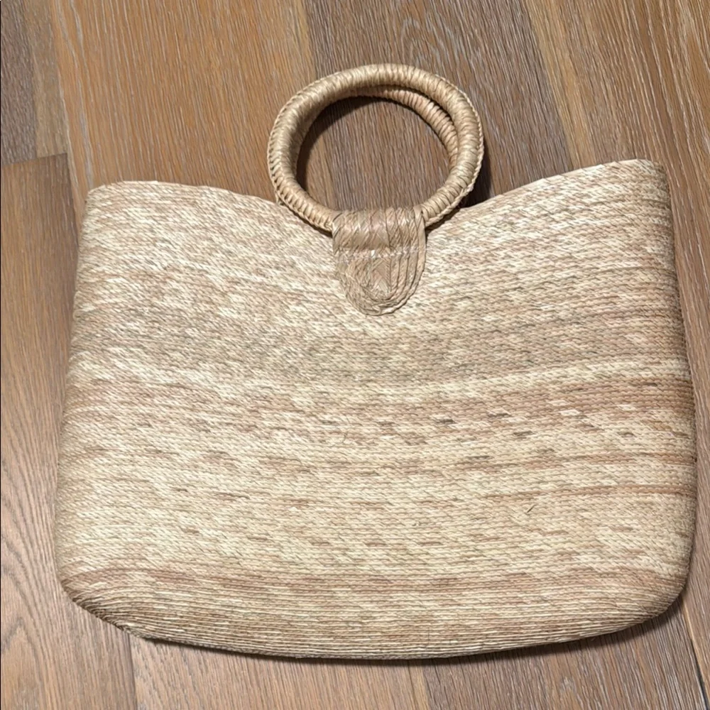 Handmade woven natural straw Tote Bag with round handle